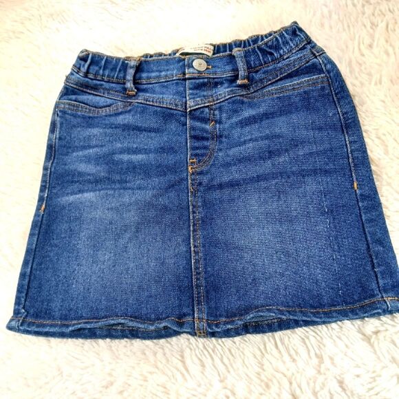 Levi's Girls 8 High Rise Denim Blue Jeans  Skirt with Signature Patch........... - Picture 1 of 6